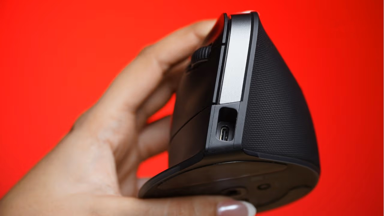 Đánh giá Razer Pro Click v2 Vertical Edition: Liệu đây có phải là con chuột tốt nhất cho dân văn phòng? 16 Razer Pro Click v2 Vertical Edition 2