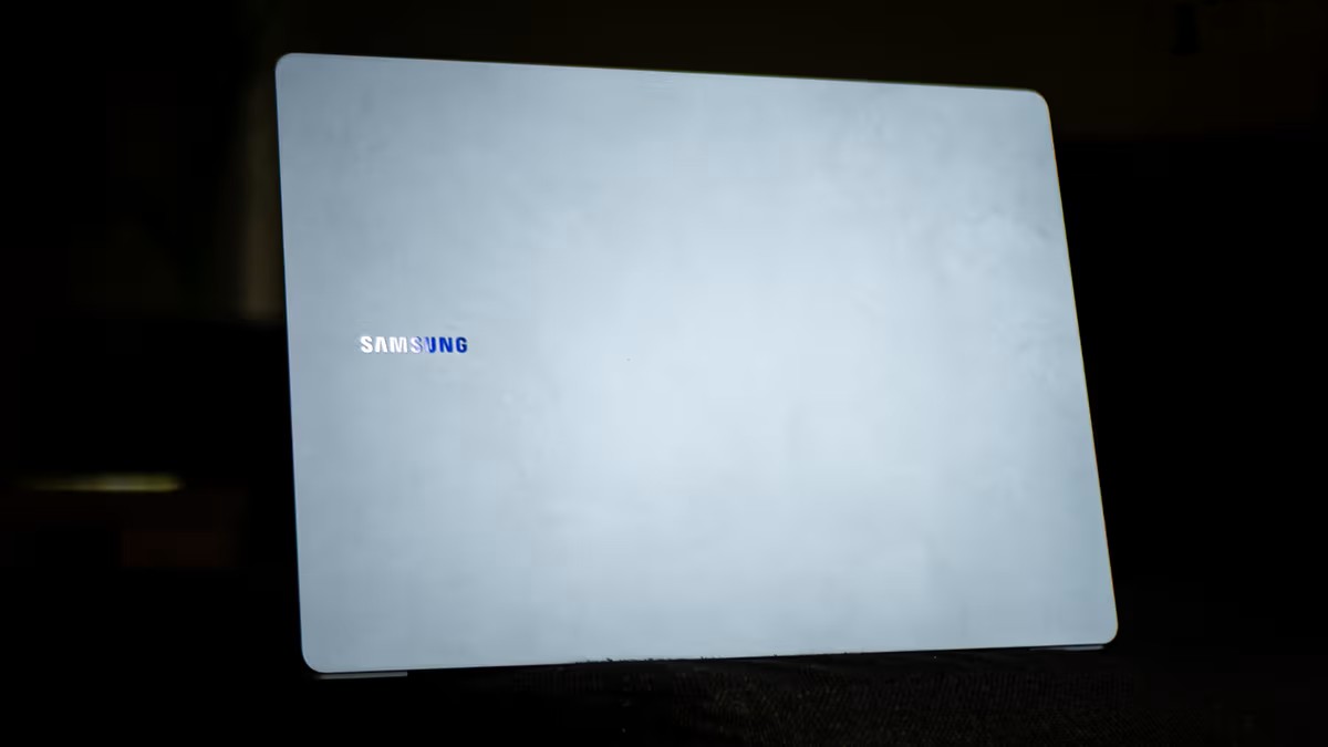 Đánh giá Samsung Galaxy Book5 Pro (Intel Core Ultra 5 226V): Sang trọng, thanh lịch và mượt mà 22 Samsung Galaxy Book5 Pro 19 1