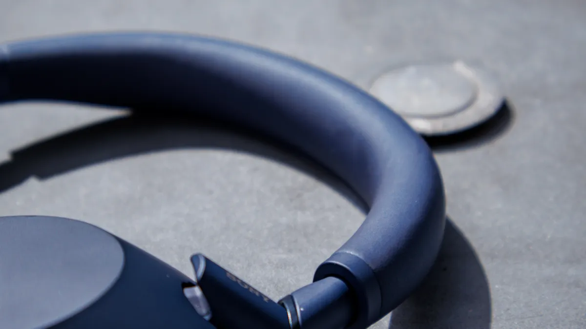 Sony WH 1000XM6 so voi WH 1000XM5 6