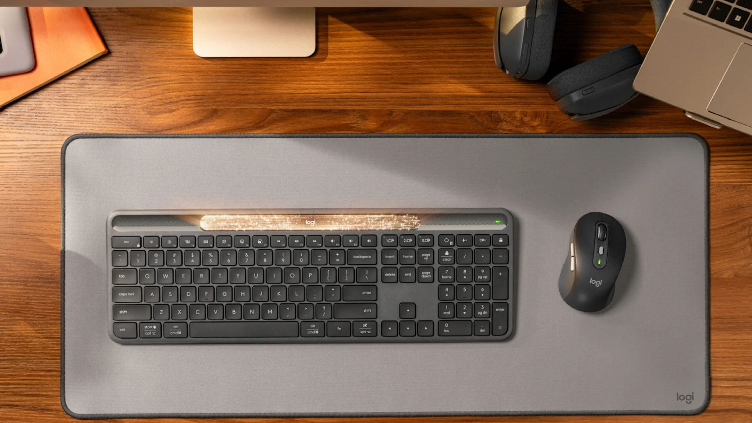 Logitech Signature Slim Solar+ K980: Bàn phím không dây cho dân văn phòng yêu công nghệ xanh 1 ezgif 4900bbbed79812 01 scaled