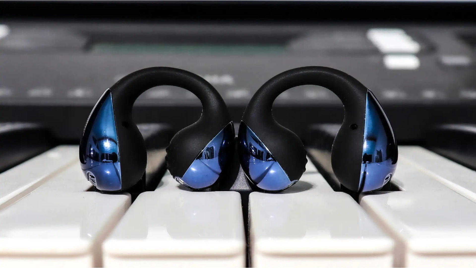 SoundPEATS PearClip Pro: Chất âm tuyệt hảo với thiết kế gắn Clip đỉnh cao 1 ezgif 885ea217947c50 01 1