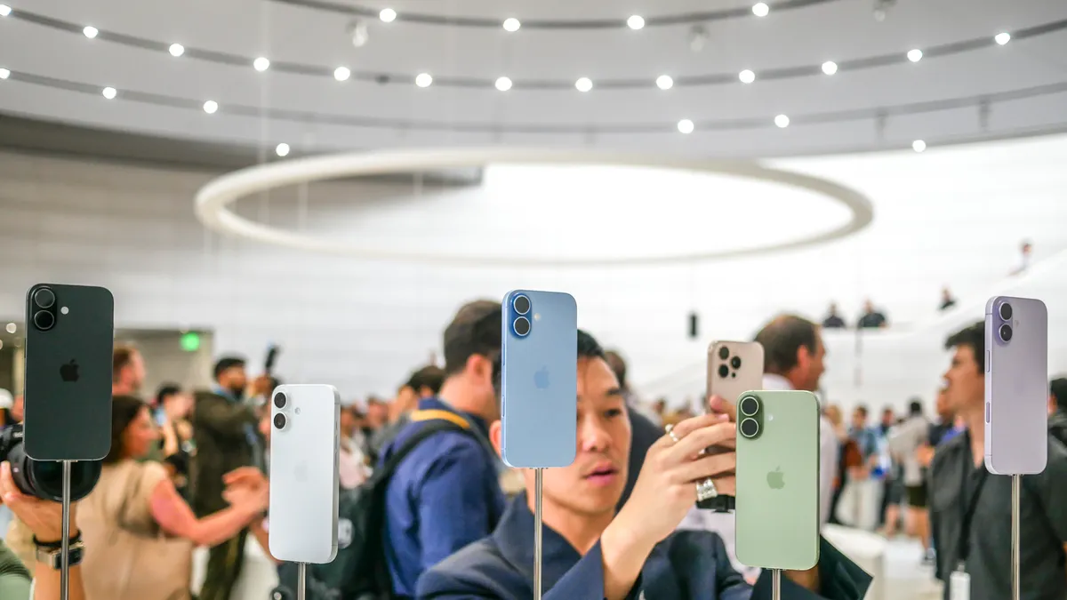 Trải nghiệm thực tế Apple iPhone 17: Đột phá với những nâng cấp tuyệt vời mà tôi hằng ao ước! 9 iPhone 17 2