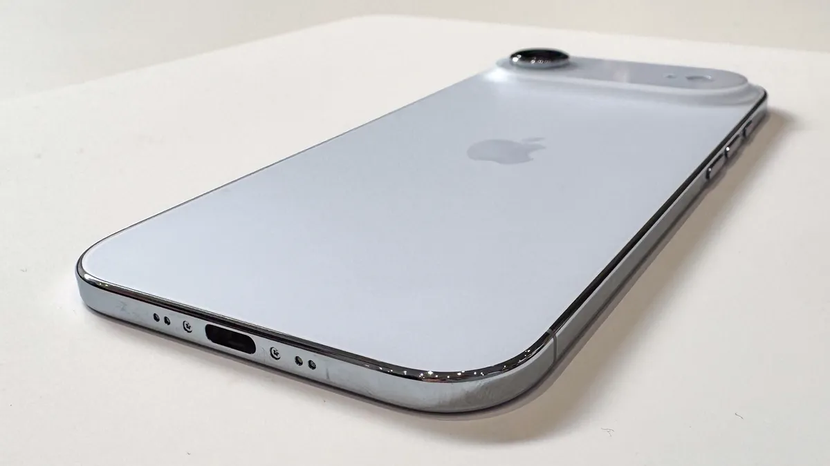 iPhone Air trên tay: Mỏng nhẹ nhưng đầy bất ngờ 12 iPhone Air 1