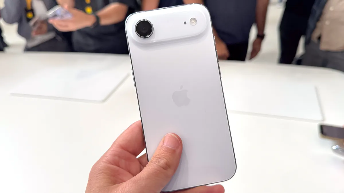 iPhone Air trên tay: Mỏng nhẹ nhưng đầy bất ngờ 15 iPhone Air 4