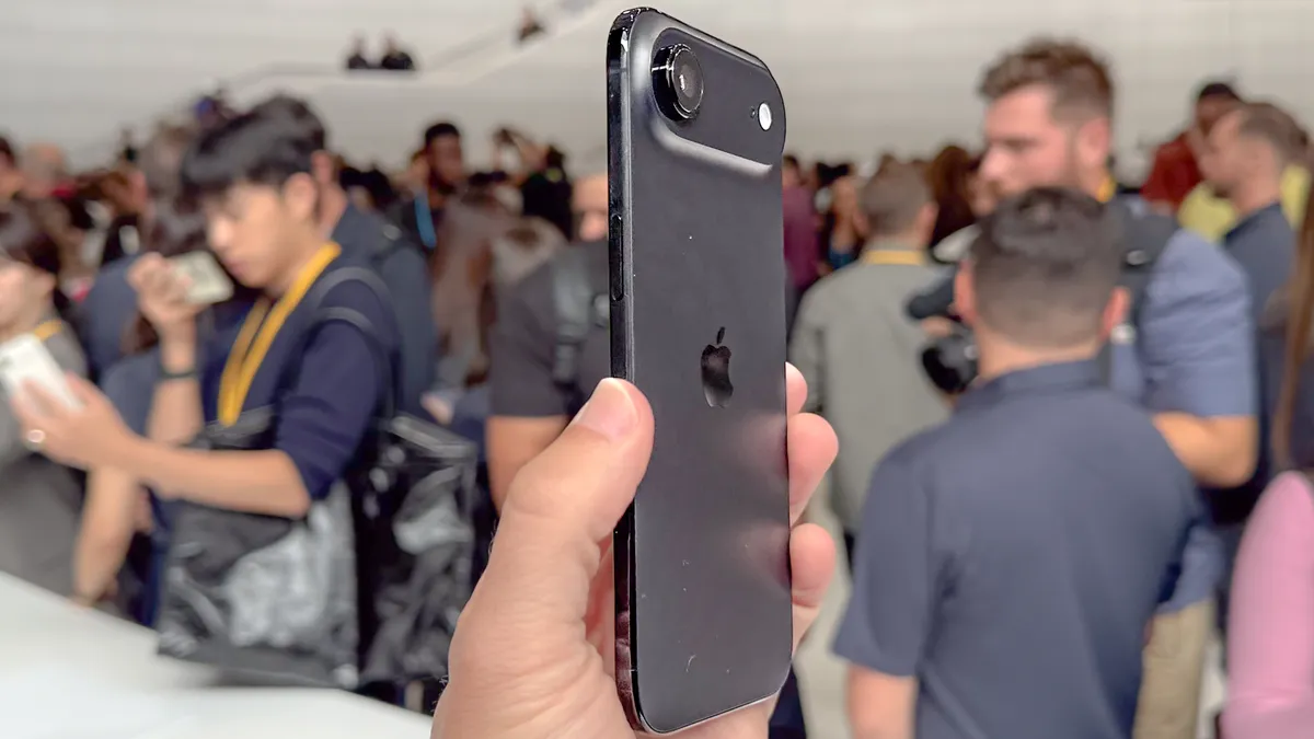 iPhone Air trên tay: Mỏng nhẹ nhưng đầy bất ngờ 19 iPhone Air 8