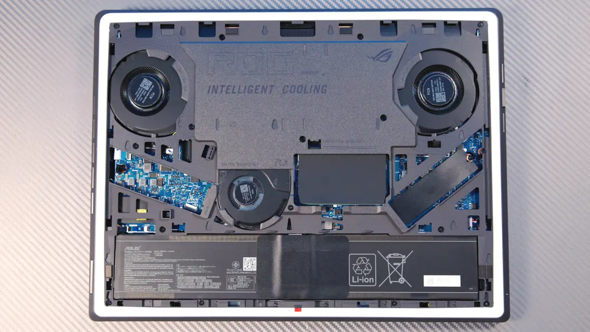 Đánh giá ASUS ROG Strix G16 (2025) G615: Hiệu năng AI cực đỉnh và pin dài lâu là lựa chọn hoàn hảo cho game thủ chuyên nghiệp 36 ASUS ROG Strix G16 2050 G615