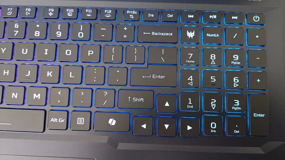 Đánh giá Acer Predator Helios Neo 18 AI PH18-72: Liệu chiếc laptop này có phải là "thiên đường" cho game thủ? 77 Acer Predator Helios Neo 18 AI PH18 72 38