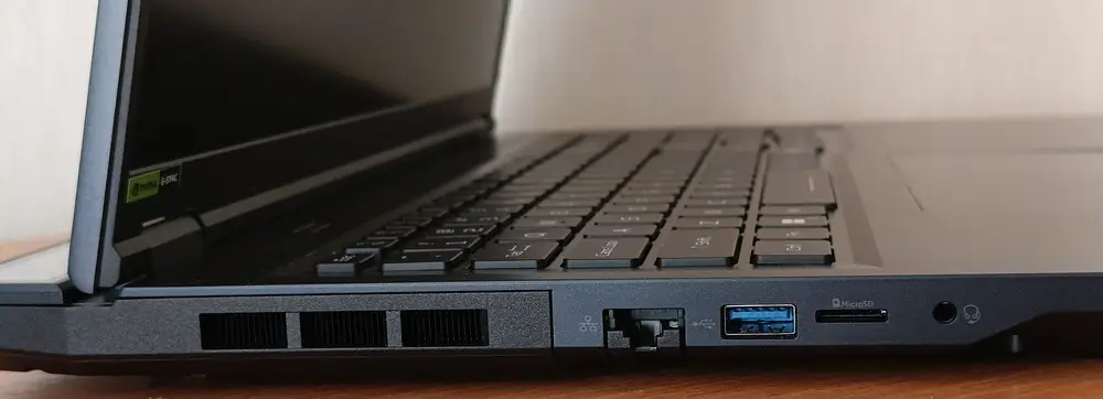 Đánh giá Acer Predator Helios Neo 18 AI PH18-72: Liệu chiếc laptop này có phải là "thiên đường" cho game thủ? 74 Acer Predator Helios Neo 18 AI PH18 72 41