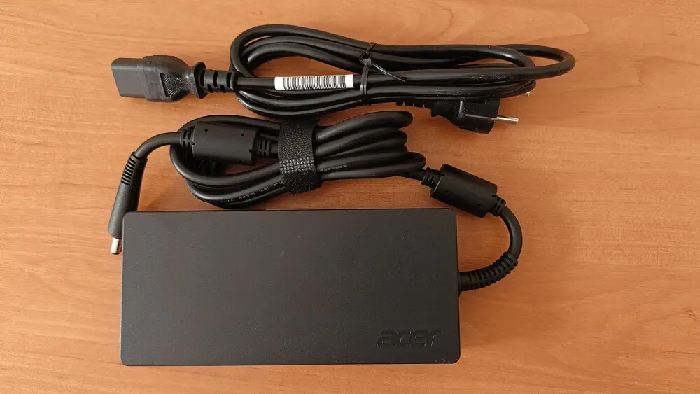 Đánh giá Acer Predator Helios Neo 18 AI PH18-72: Liệu chiếc laptop này có phải là "thiên đường" cho game thủ? 63 Acer Predator Helios Neo 18 AI PH18 72 52