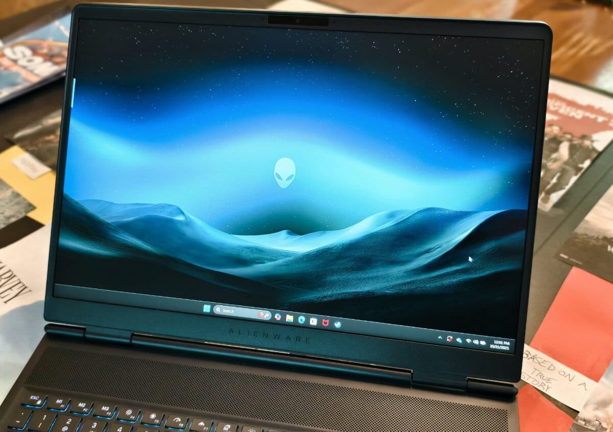 Alienware 16X Aurora: Gọn gàng, mạnh mẽ, “Quái vật di động” đáng tiền nhất của Dell! 9 Alienware 16X Aurora 1 e1761187090400