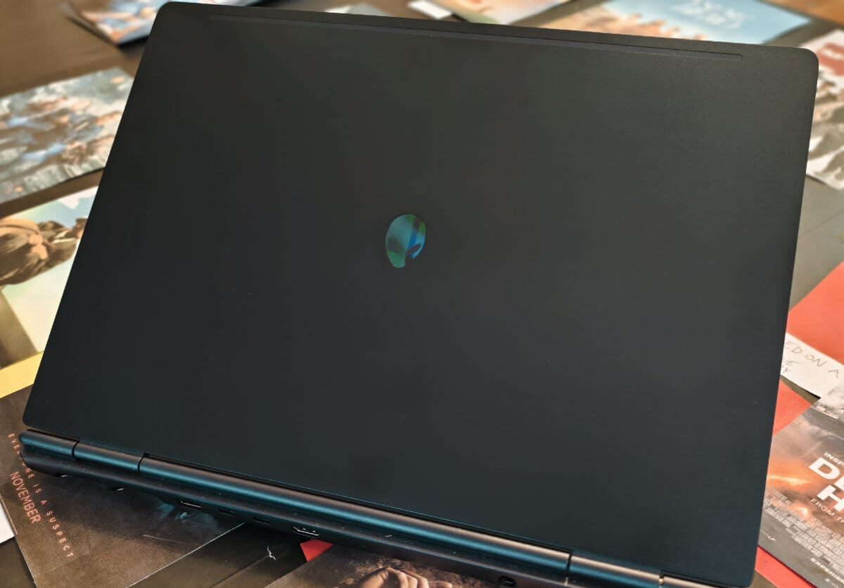 Alienware 16X Aurora: Gọn gàng, mạnh mẽ, “Quái vật di động” đáng tiền nhất của Dell! 10 Alienware 16X Aurora 2 e1761187406625