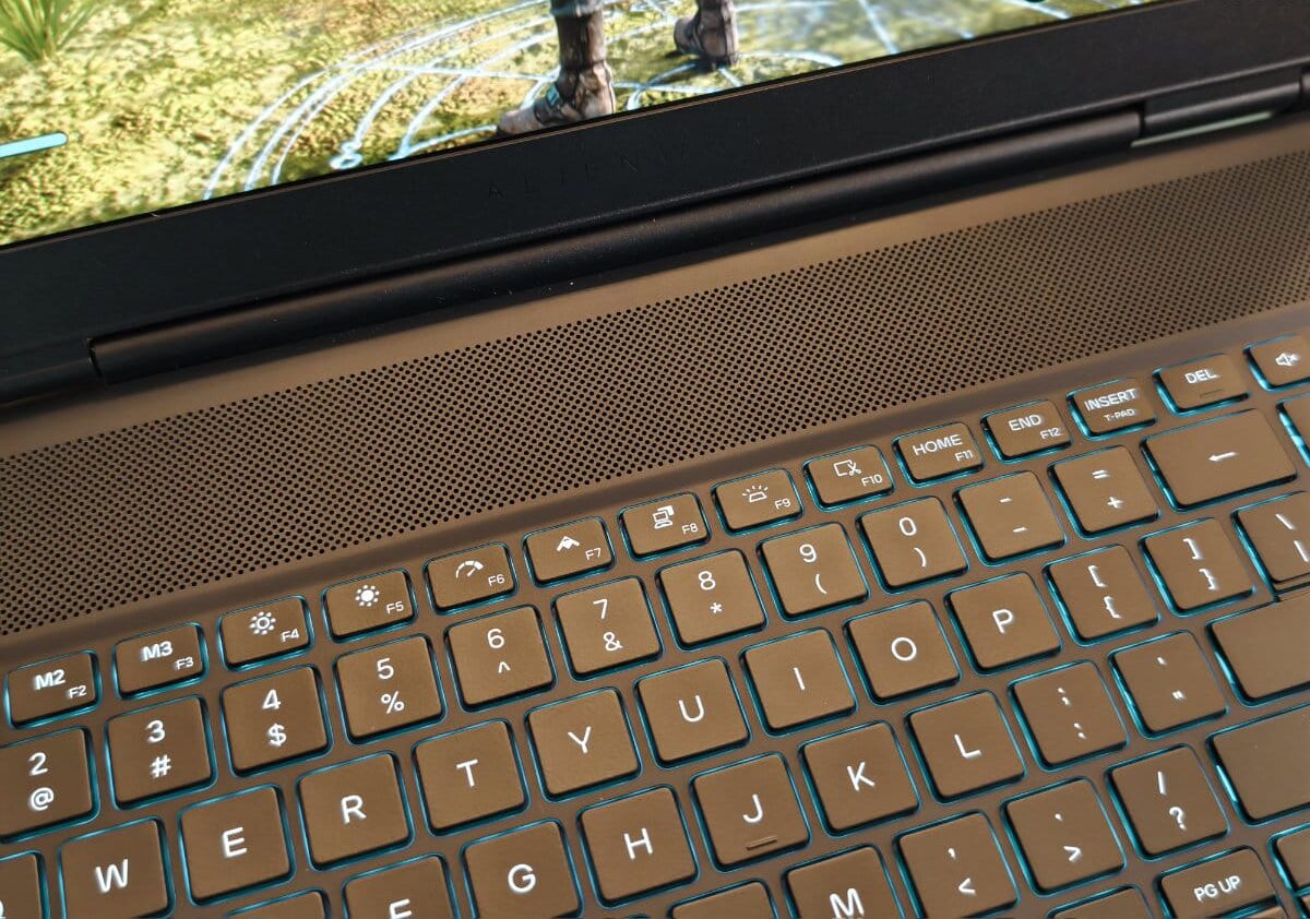 Alienware 16X Aurora: Gọn gàng, mạnh mẽ, “Quái vật di động” đáng tiền nhất của Dell! 14 Alienware 16X Aurora 6 e1761188113473