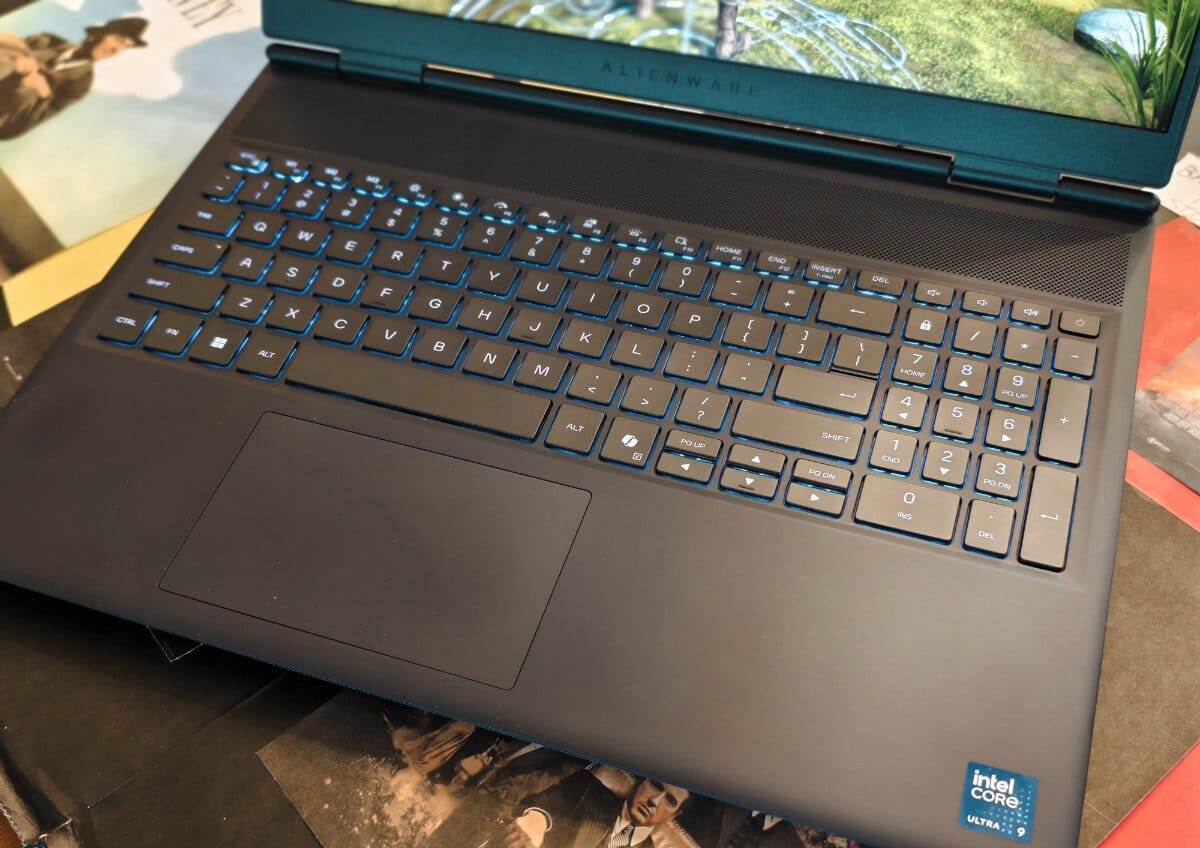 Alienware 16X Aurora: Gọn gàng, mạnh mẽ, “Quái vật di động” đáng tiền nhất của Dell! 15 Alienware 16X Aurora 7 e1761188304756