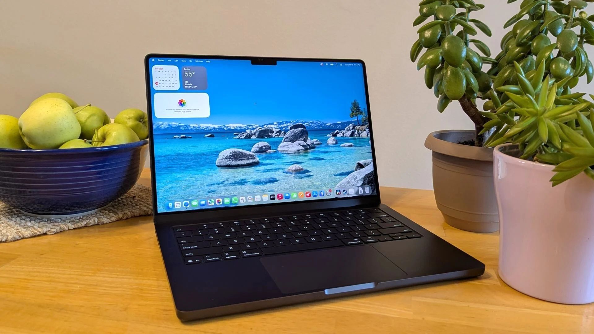 Đánh giá Apple MacBook Pro 14-Inch (2025, M5): Siêu phẩm AI đỉnh cao, sẵn sàng thay đổi cách bạn làm việc sáng tạo 1 Apple MacBook Pro 14 Inch 2025 M510