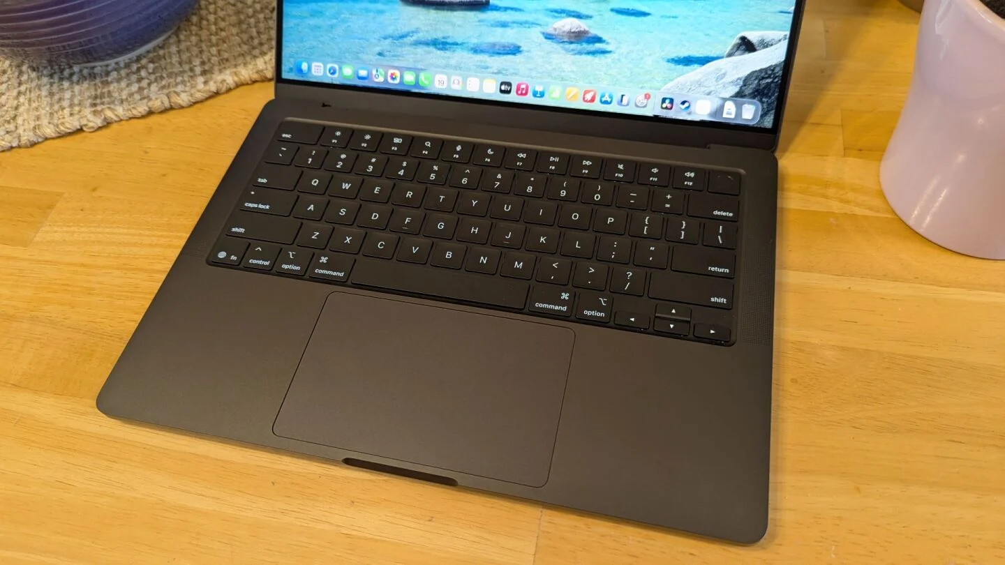 Đánh giá Apple MacBook Pro 14-Inch (2025, M5): Siêu phẩm AI đỉnh cao, sẵn sàng thay đổi cách bạn làm việc sáng tạo 36 Apple MacBook Pro 14 Inch 2025 M54