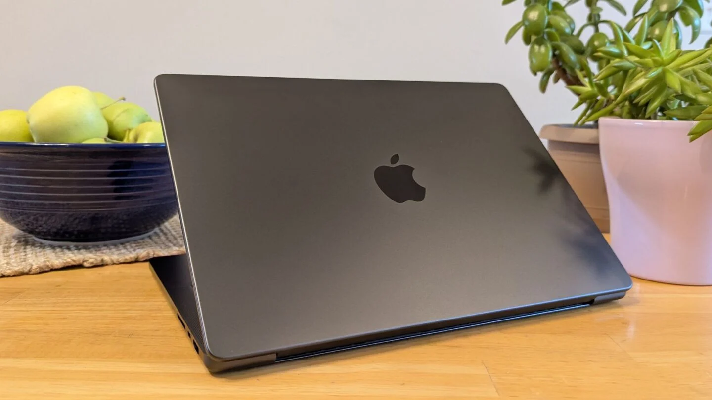 Đánh giá Apple MacBook Pro 14-Inch (2025, M5): Siêu phẩm AI đỉnh cao, sẵn sàng thay đổi cách bạn làm việc sáng tạo 35 Apple MacBook Pro 14 Inch 2025 M55