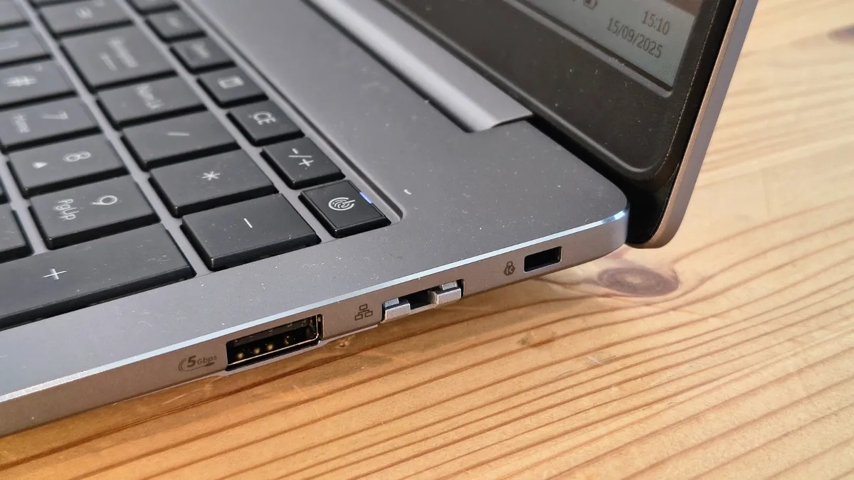 Trải nghiệm Asus ExpertBook P3: Laptop doanh nhân gọn nhẹ, hiệu năng mạnh mẽ 14 Asus ExpertBook P3 3