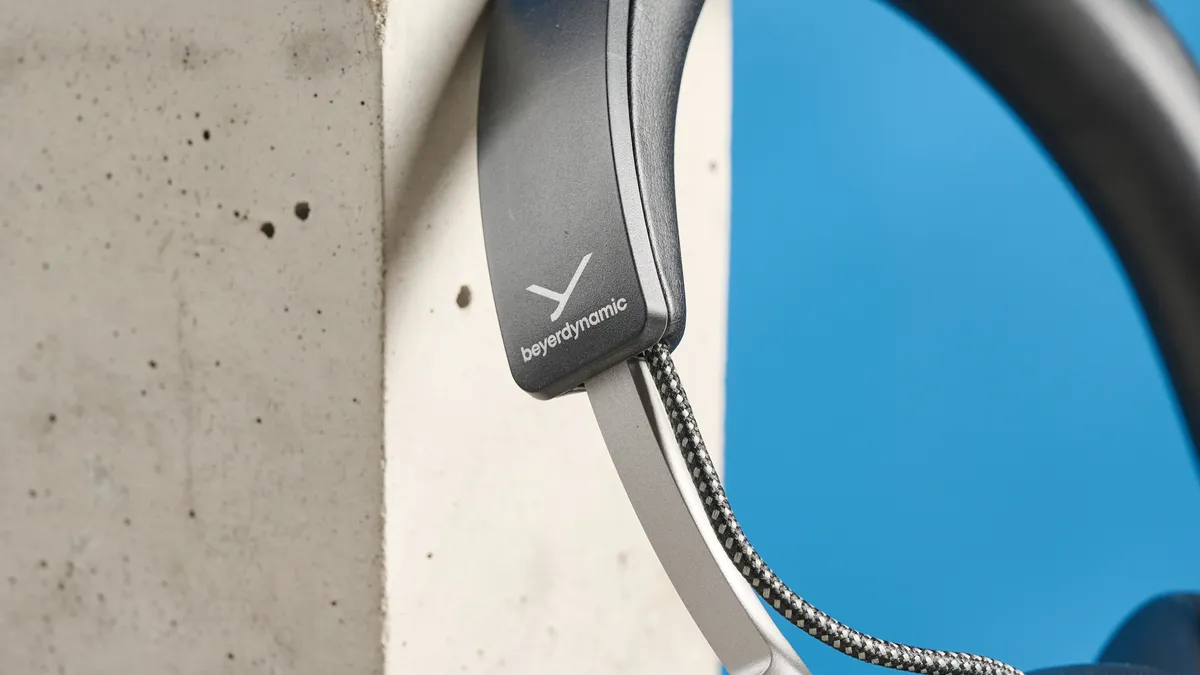 Beyerdynamic Aventho 100 3