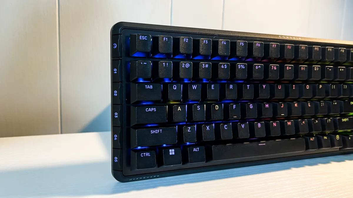 Đánh giá Corsair Vanguard Pro 96: Bàn phím có công tắc từ tính 96% với màn hình LCD 15 Corsair Vanguard Pro 96 6