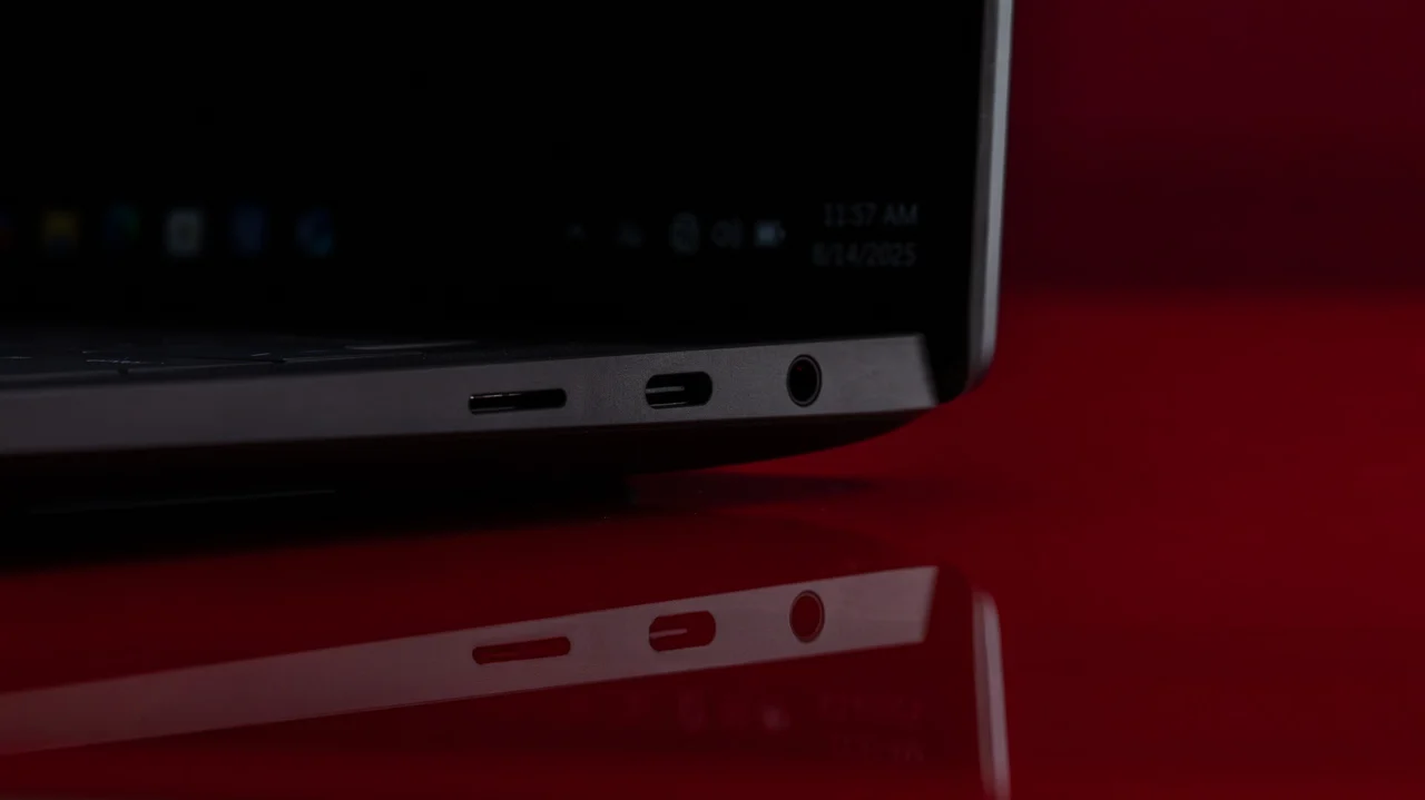 Đánh giá Dell 14 Premium (DA14250): Chiếc laptop mỏng nhẹ với webcam 1080p tuyệt đỉnh và thời lượng pin 15 giờ 27 Dell 14 Premium DA142502