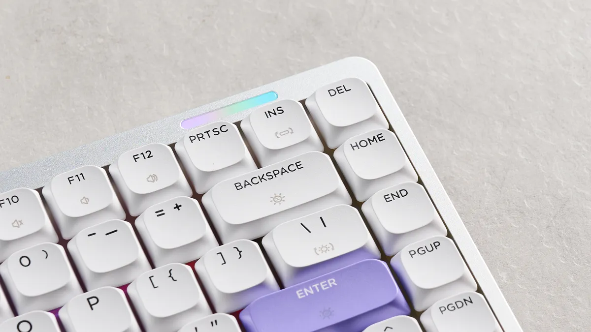 Trải nghiệm bàn phím Epomaker Luma84: Thiết kế tinh tế, trải nghiệm gõ mượt mà đầy cảm hứng! 23 Epomaker Luma84 10