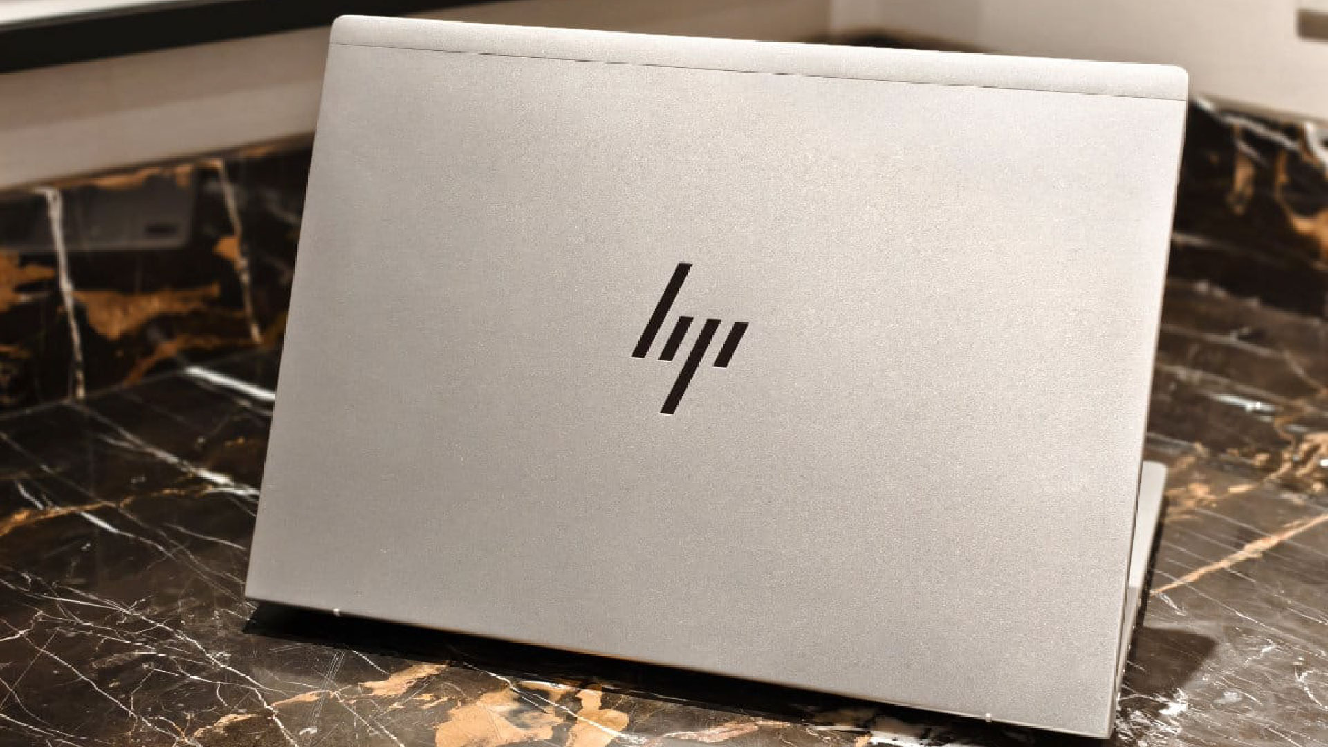 Đánh giá HP EliteBook 6 G1q: Hiệu năng Snapdragon và kết nối HP Go 5G làm nên điều đặc biệt 1 HP EliteBook 6 G1q 1 01