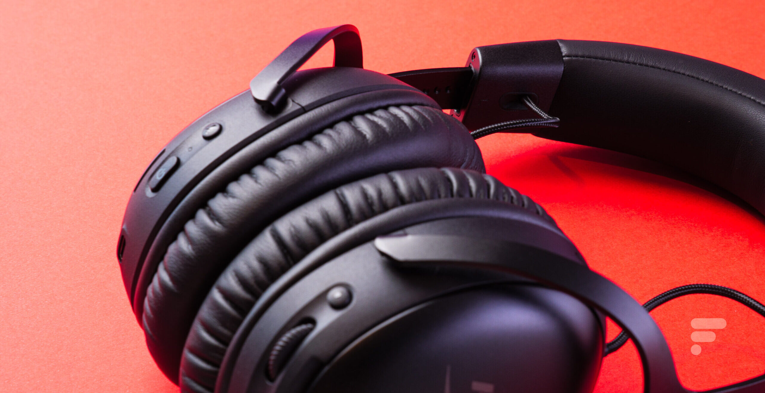 HyperX Cloud III S Wireless12 scaled e1760865871859