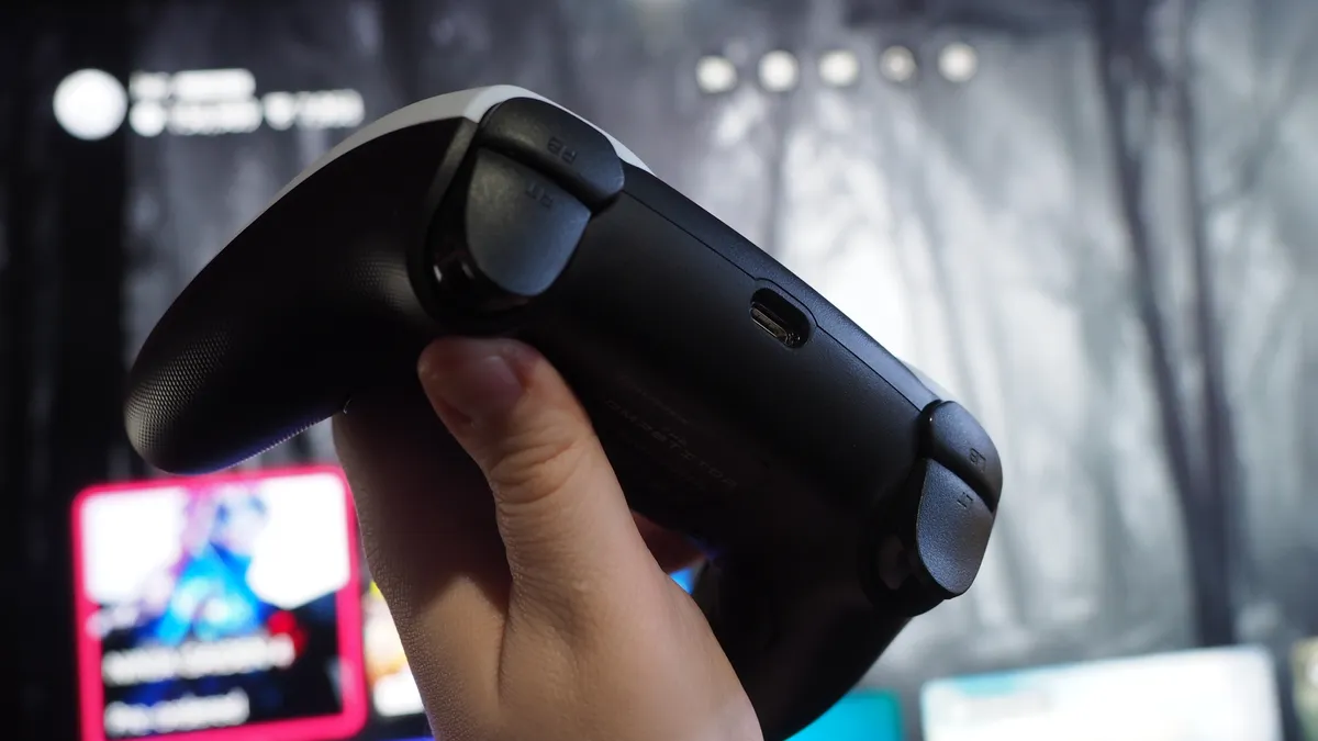 Đánh giá Hyperkin Competitor: Hồi sinh huyền thoại tay cầm cổ điển với phong cách hiện đại! 12 Hyperkin Competitor 4