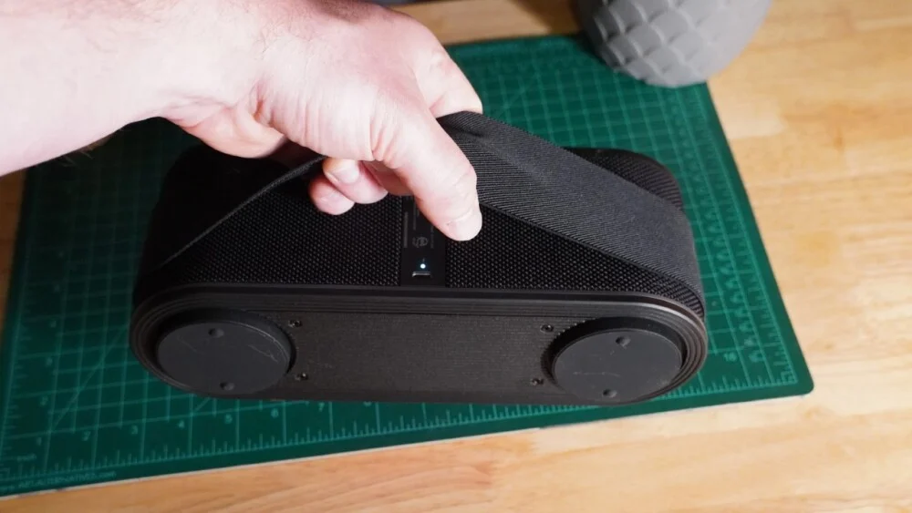 Đánh giá LG Xboom Bounce: Âm thanh ấn tượng bị kìm hãm bởi những sai lầm nhỏ 12 LG Xboom Bounce 3