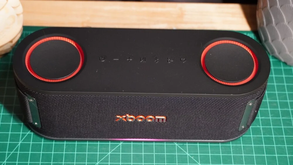 Đánh giá LG Xboom Bounce: Âm thanh ấn tượng bị kìm hãm bởi những sai lầm nhỏ 13 LG Xboom Bounce 4