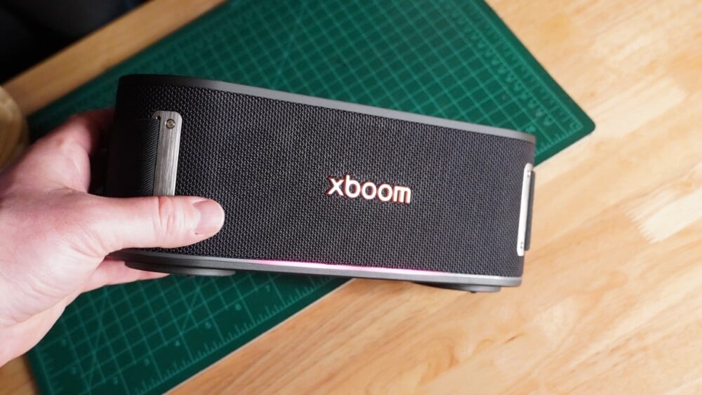 Đánh giá LG Xboom Bounce: Âm thanh ấn tượng bị kìm hãm bởi những sai lầm nhỏ 16 LG Xboom Bounce 7