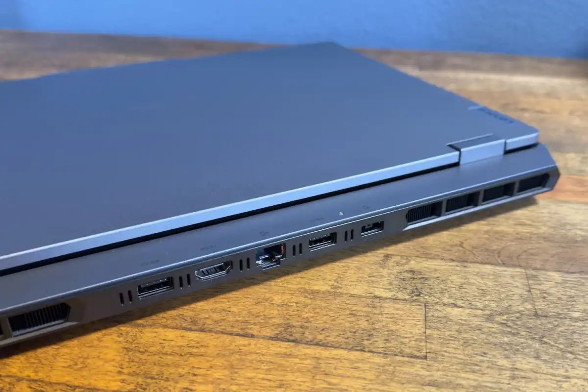 Đánh giá Lenovo LOQ 15: Chiếc laptop gaming giá rẻ với RTX 5060 và Ryzen 7 250 siêu mạnh mẽ 18 Lenovo LOQ 1510.jpeg