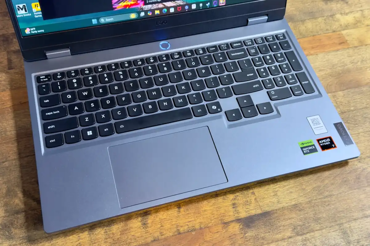 Đánh giá Lenovo LOQ 15: Chiếc laptop gaming giá rẻ với RTX 5060 và Ryzen 7 250 siêu mạnh mẽ 16 Lenovo LOQ 1512.jpeg