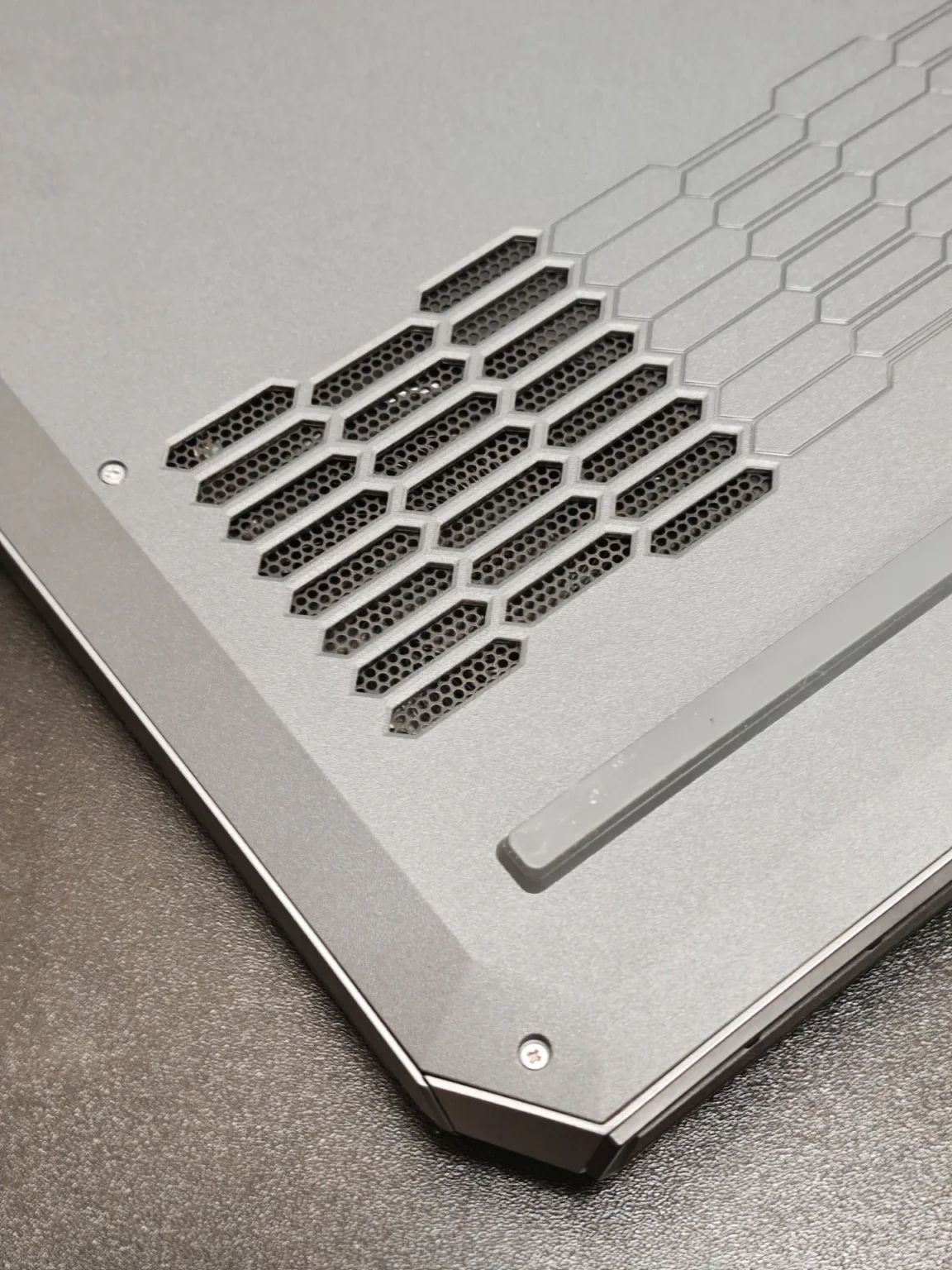 Khám phá Lenovo LOQ 15IRX10: Hiệu năng vượt trội trong phân khúc tầm trung 20 Lenovo LOQ 15IRX10 4