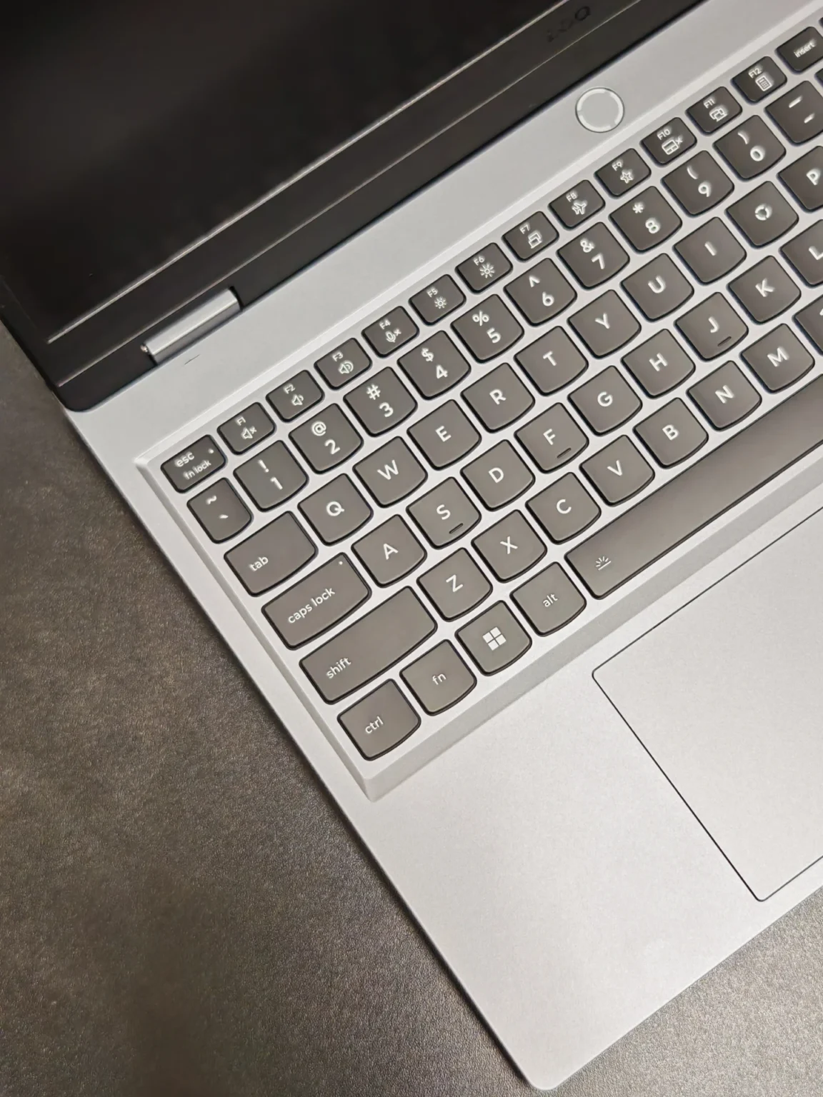 Lenovo LOQ 15IRX10 9