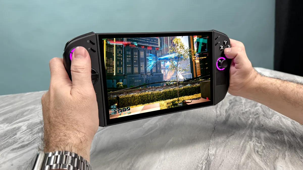 Đánh giá Lenovo Legion Go 2: Một thiết bị cầm tay tuyệt vời nhưng lại bị hạn chế bởi mức giá cao 15 Lenovo Legion Go 2 1