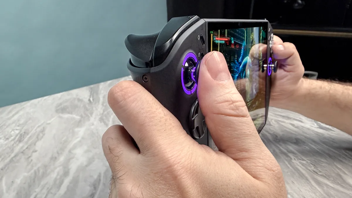 Đánh giá Lenovo Legion Go 2: Một thiết bị cầm tay tuyệt vời nhưng lại bị hạn chế bởi mức giá cao 18 Lenovo Legion Go 2 4