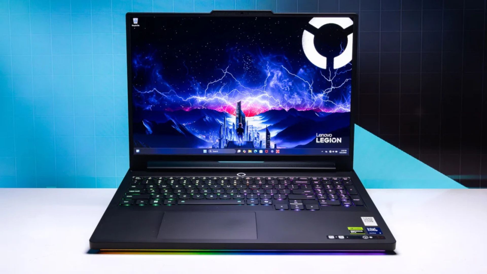 Đánh giá Lenovo Legion Pro 7i Gen 10: Thiết kế mới, hiệu năng đỉnh cao, chiếc laptop cho game thủ chuyên nghiệp 1 Lenovo Legion Pro 7i Gen 101