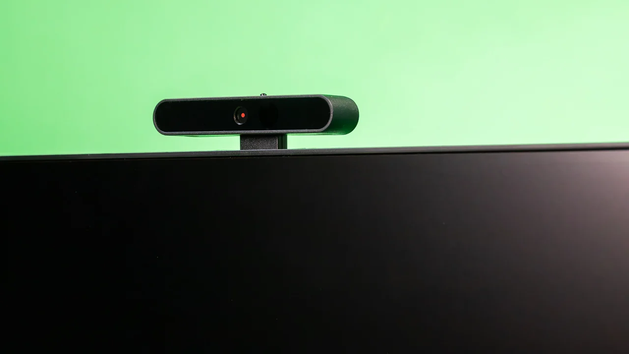 Đánh giá Lenovo ThinkCentre M90a Gen 5: Thiết kế siêu mỏng, màn hình 23.8" Full HD cho không gian làm việc thông minh 27 Lenovo ThinkCentre M90a Gen 52