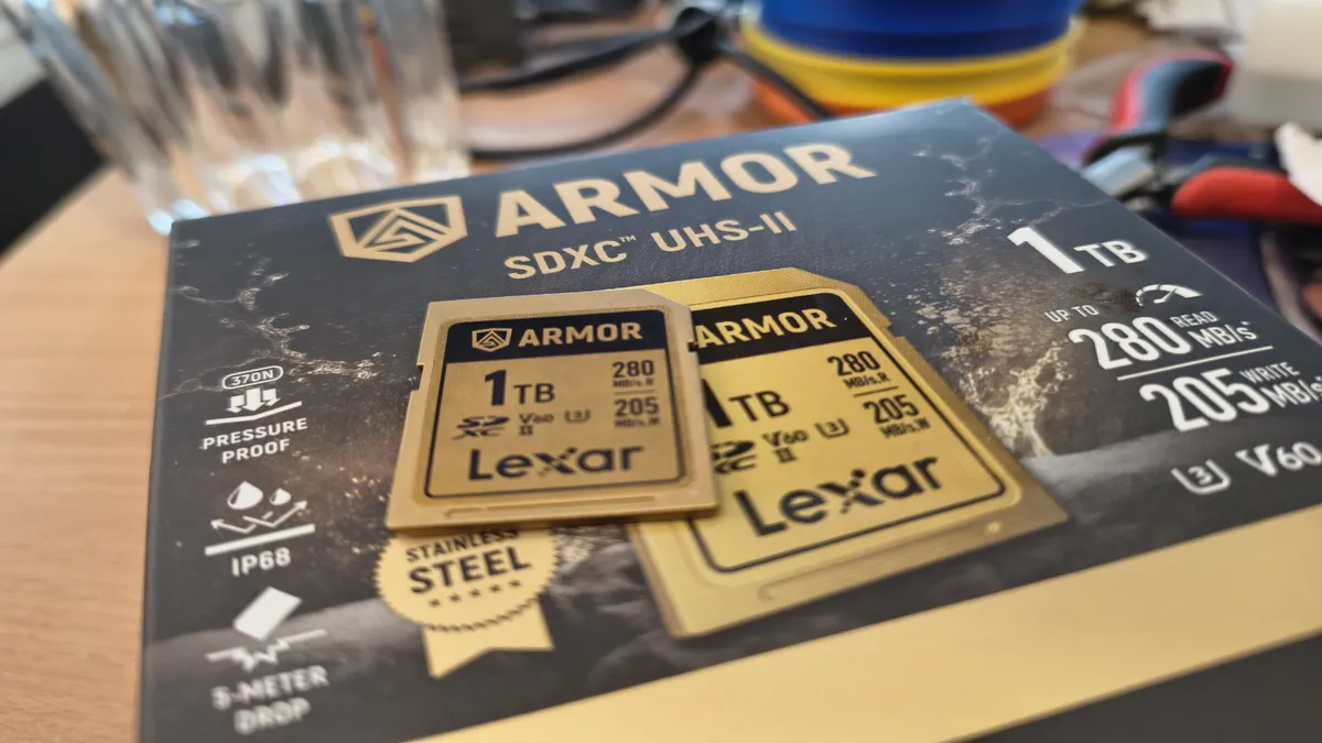 Lexar Armor SD Gold SDXC UHS-II: Thẻ nhớ siêu bền, tốc độ “vàng” cho dân quay phim & nhiếp ảnh chuyên nghiệp! 8 Lexar Armor SD Gold SDXC UHS II 2