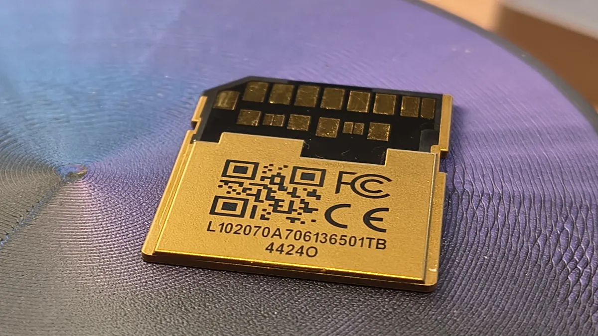 Lexar Armor SD Gold SDXC UHS-II: Thẻ nhớ siêu bền, tốc độ “vàng” cho dân quay phim & nhiếp ảnh chuyên nghiệp! 10 Lexar Armor SD Gold SDXC UHS II 3