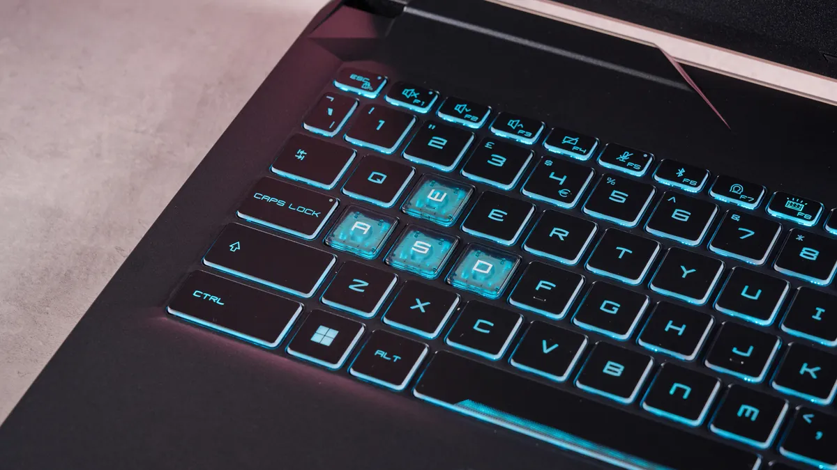 Đánh giá MSI Cyborg 15: Laptop gaming mỏng nhẹ, hiệu năng “khủng” vượt tầm giá! 13 MSI Cyborg 15 3