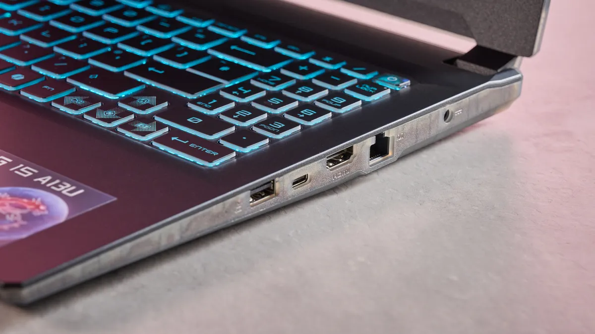 Đánh giá MSI Cyborg 15: Laptop gaming mỏng nhẹ, hiệu năng “khủng” vượt tầm giá! 15 MSI Cyborg 15 5