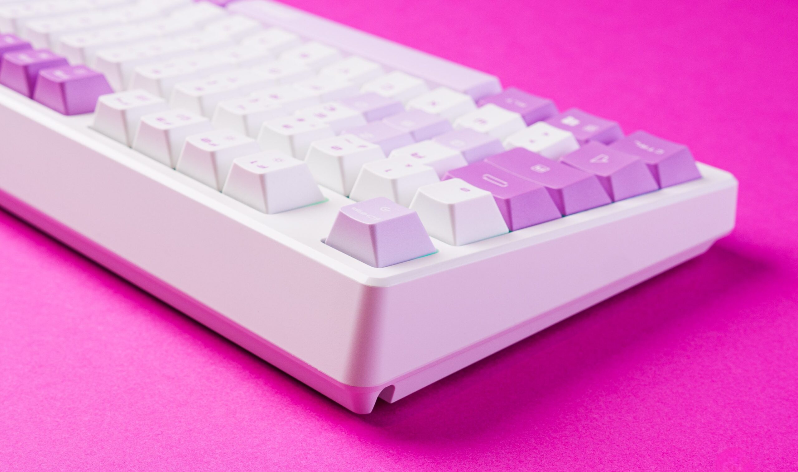 Đánh giá MSI Forge GK600 TKL Wireless Sky: Liệu đây có phải là chiếc bàn phím cơ không dây tốt nhất cho game thủ năm nay? 14 MSI Forge GK600 TKL Wireless Sky 10 scaled