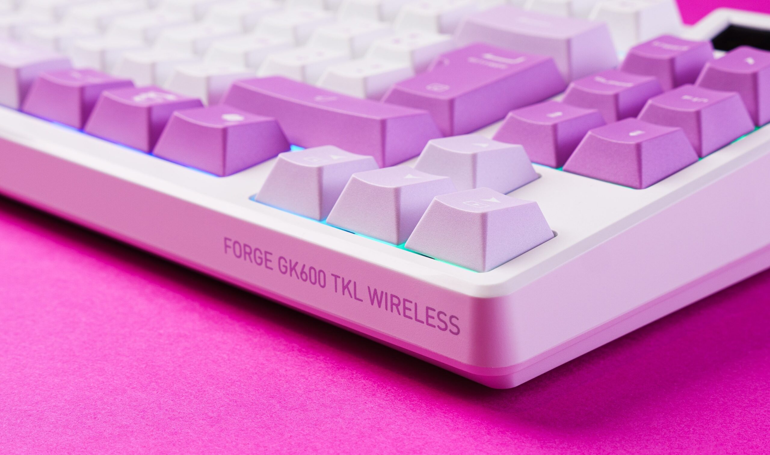 Đánh giá MSI Forge GK600 TKL Wireless Sky: Liệu đây có phải là chiếc bàn phím cơ không dây tốt nhất cho game thủ năm nay? 16 MSI Forge GK600 TKL Wireless Sky 8 scaled