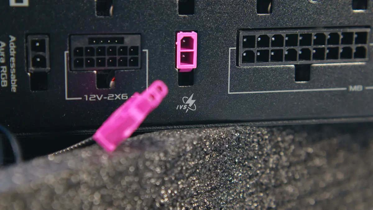 Nhung tinh nang chinh cua bo nguon ASUS TUF va ASUS ROGROG Thor 4