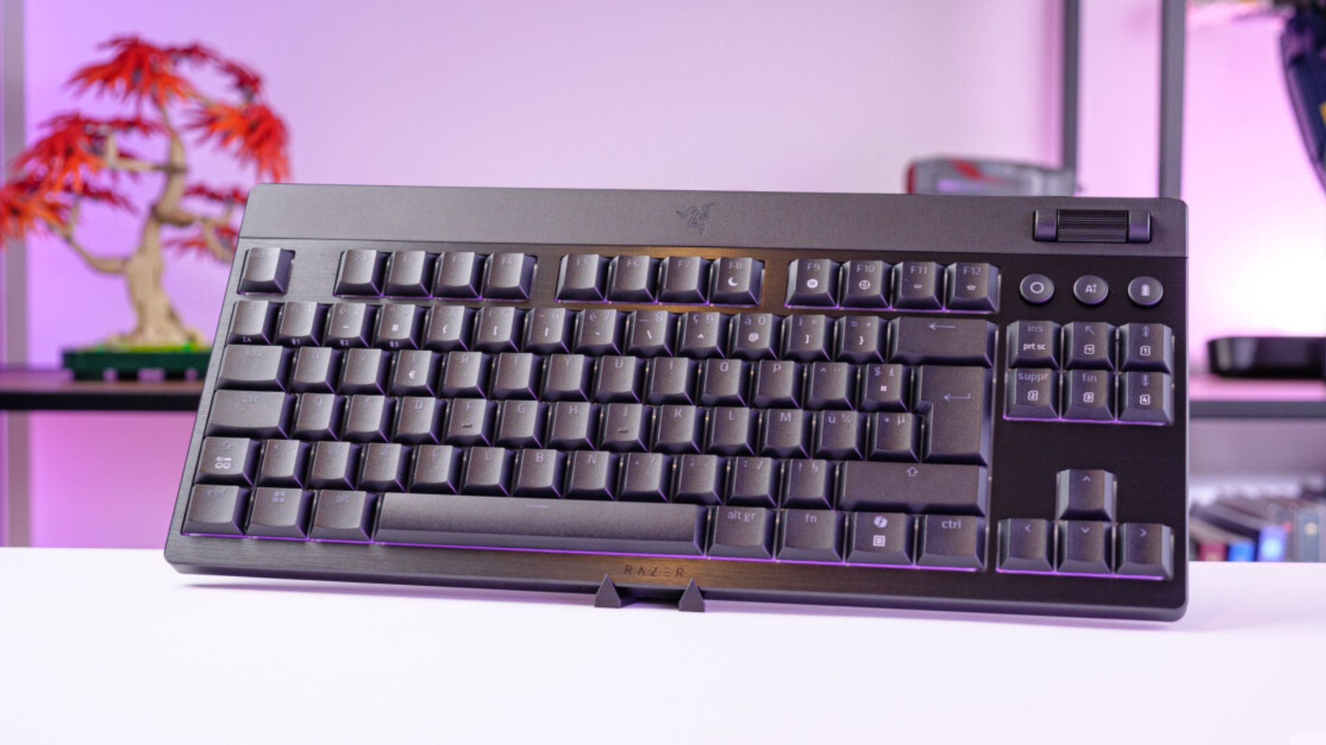 Đánh giá Razer BlackWidow V4 Low-Profile TKL HyperSpeed: Bàn phím cơ mỏng 18.5mm với switch orange tactile, tốc độ và typing siêu thoải mái 1 Razer BlackWidow V4 Low Profile TKL HyperSpeed2 1