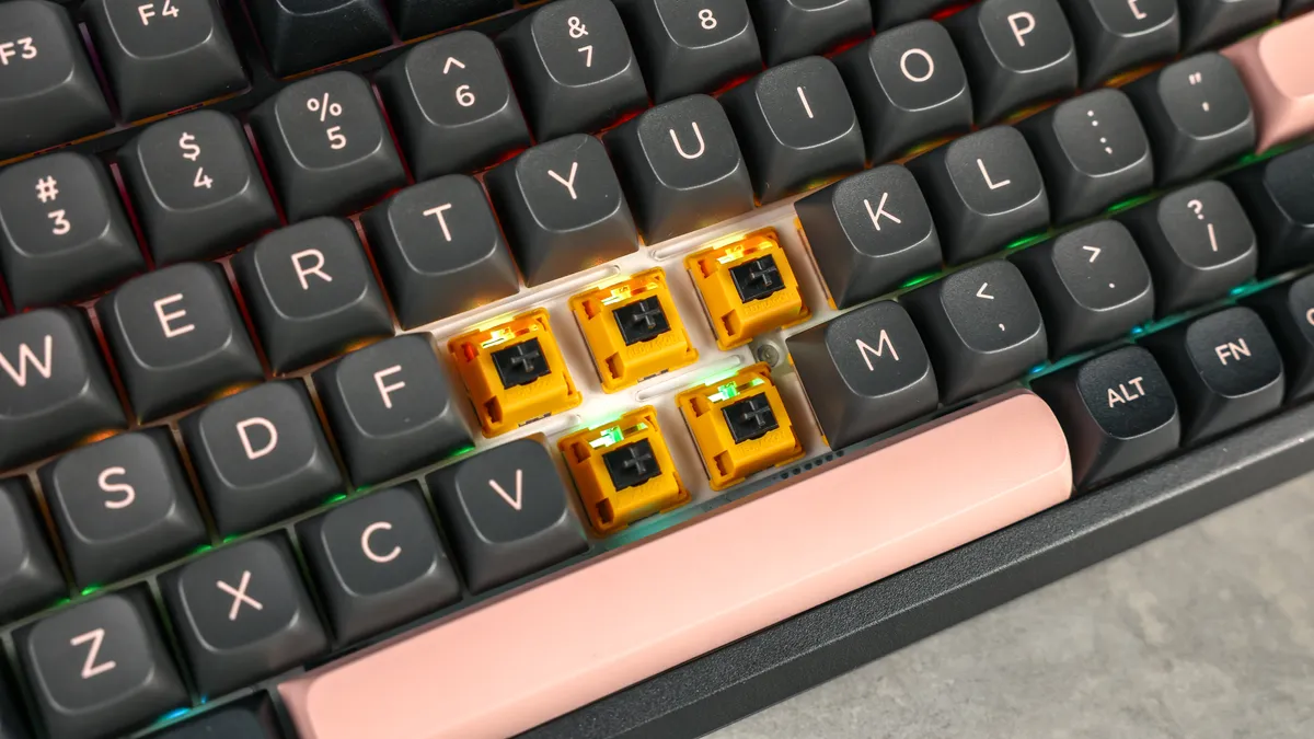 Khám phá bàn phím Redragon Eclipse K720 Pro: Hiệu năng mạnh mẽ, thiết kế hiện đại 15 Redragon Eclipse K720 Pro 1