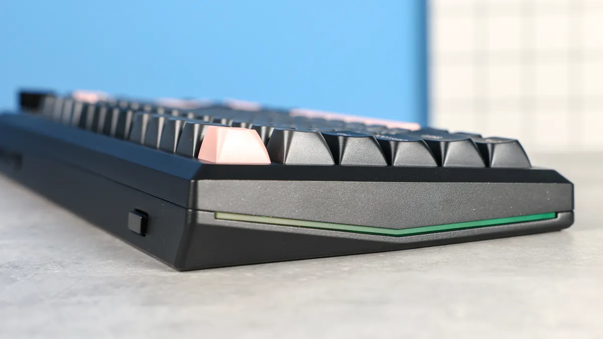 Khám phá bàn phím Redragon Eclipse K720 Pro: Hiệu năng mạnh mẽ, thiết kế hiện đại 24 Redragon Eclipse K720 Pro 10