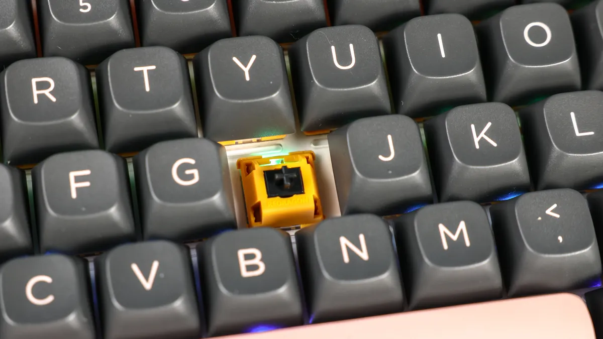 Khám phá bàn phím Redragon Eclipse K720 Pro: Hiệu năng mạnh mẽ, thiết kế hiện đại 23 Redragon Eclipse K720 Pro 9